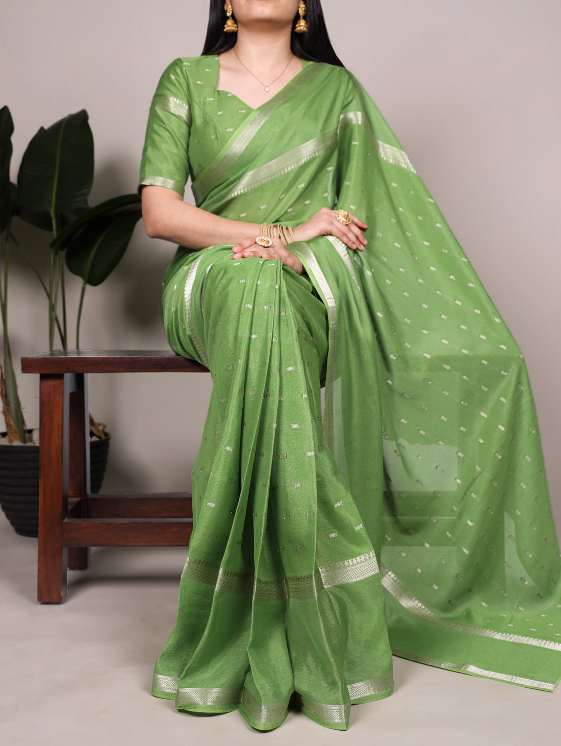soft crepe saree with subtle weaving work